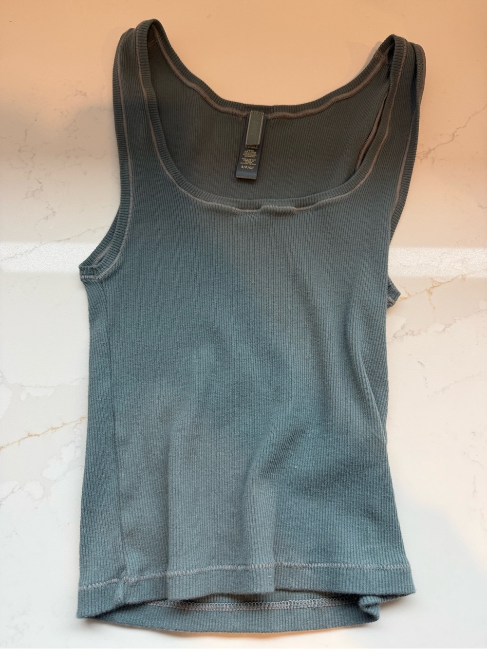 Ribbed skims tank